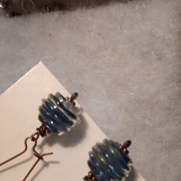 Blue and clear lamp work bead and copper dangles pierced earrings - Picture 5 of 5